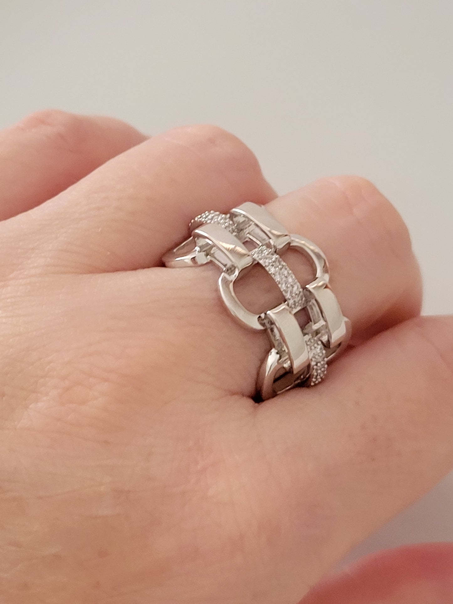 Gio Ring