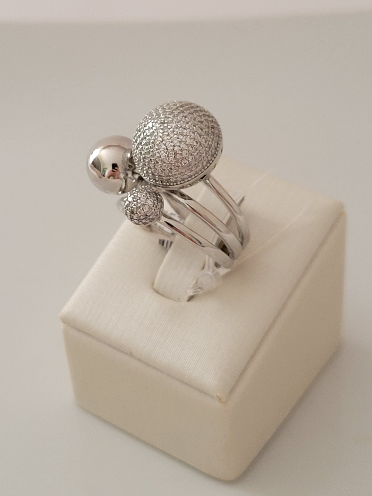 Three Balls Ring